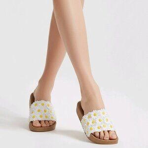 Lucky Brand Women’s Gellion Daisy Slide Sandals – Size 9